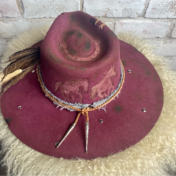 NWT Custom Designed Hat "Wildflowers and Wild Horses” - Picture 4 of 10